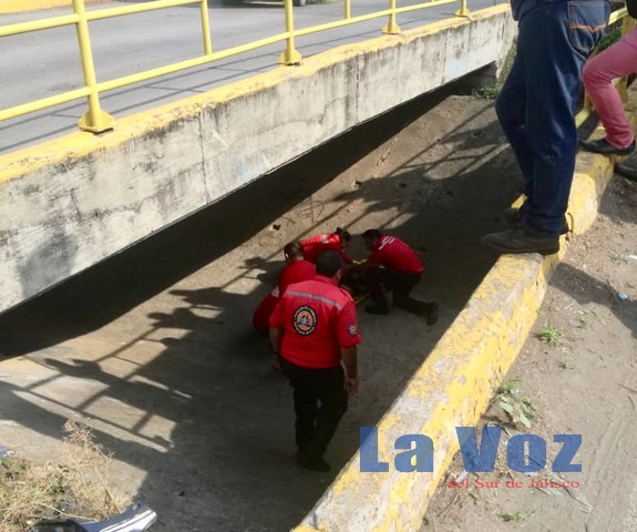 Motociclista cae al canal (2)